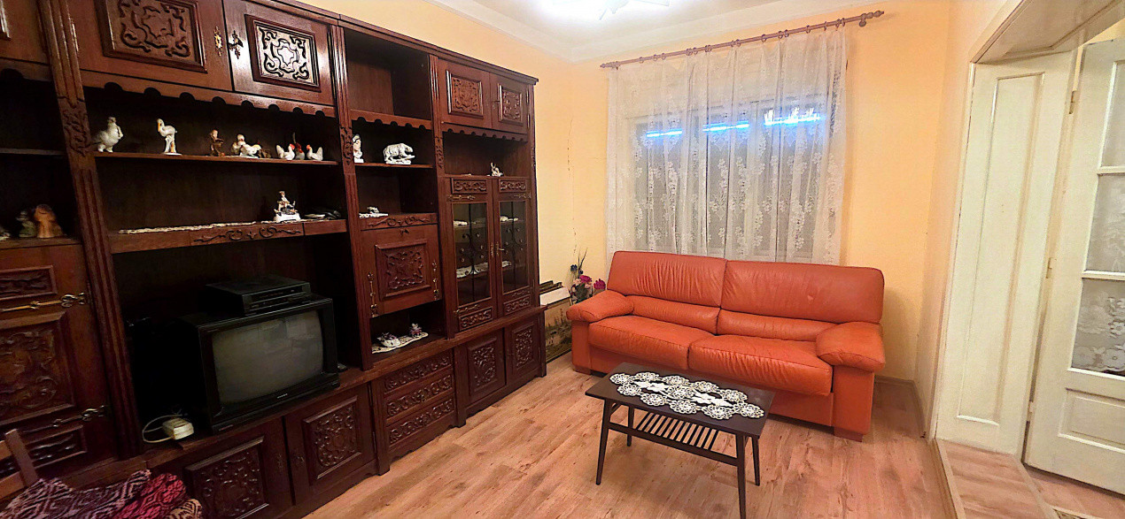 Casa individuala cu 5 camere de vanzare in localitatea Ineu 22, foxfort.ro