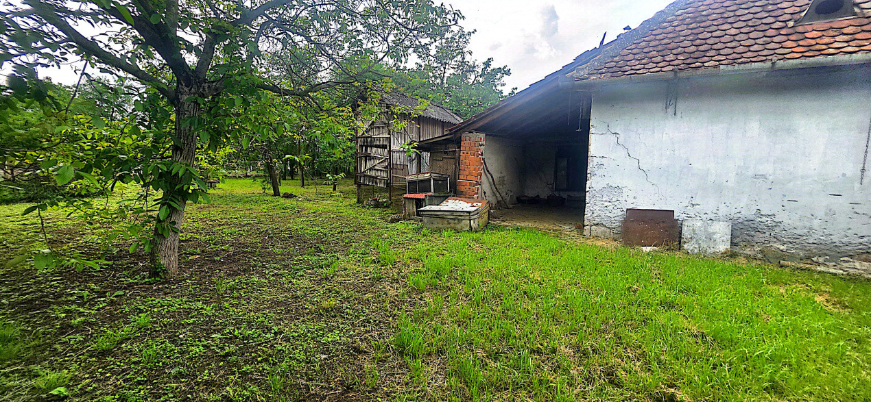 Casa individuala cu 5 camere de vanzare in localitatea Ineu 27, foxfort.ro
