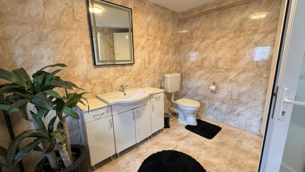 Casa spatioasa cu 7 camere si curte proprie, zona Dambovita  8, foxfort.ro