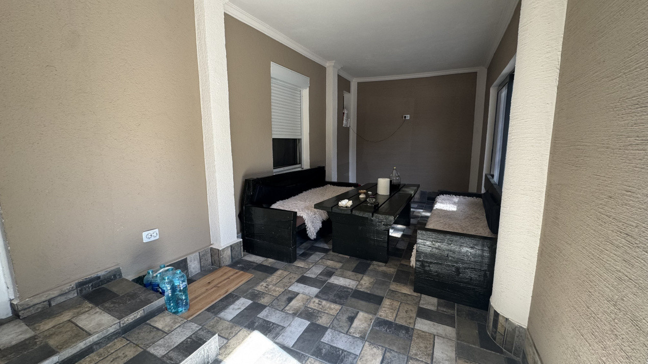 Casa spatioasa cu 7 camere si curte proprie, zona Dambovita  17, foxfort.ro