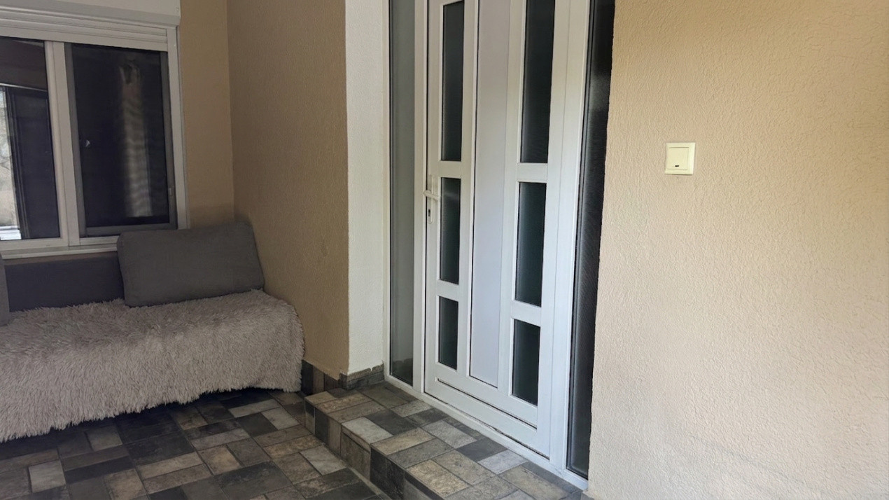 Apartament la curte comuna cu intrare separata, zona Dambovita 13, foxfort.ro