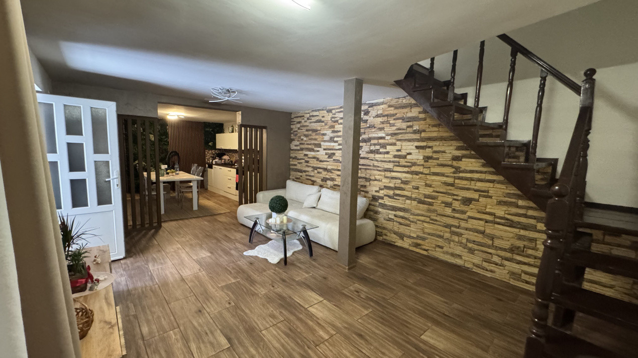 Casa la curte comuna cu 3 camere, zona Dambovita 1, foxfort.ro