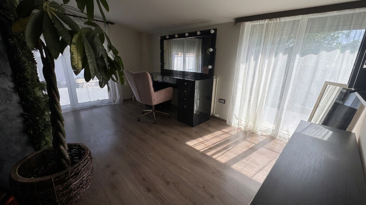 Casa la curte comuna cu 3 camere, zona Dambovita 3, foxfort.ro