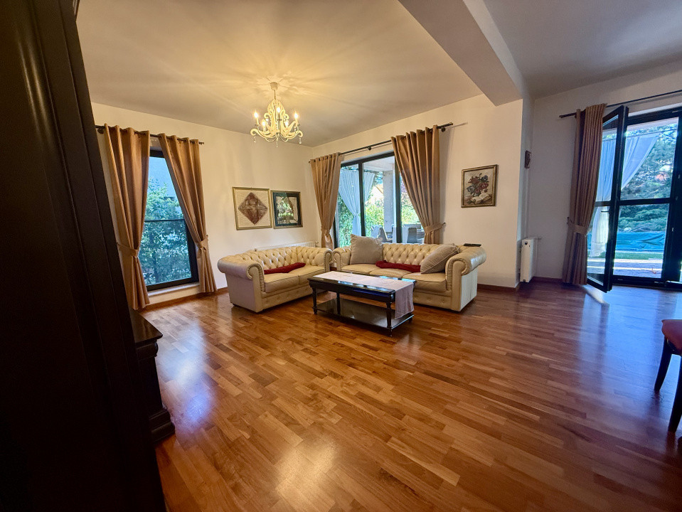 Casa exclusivista cu piscina, la intrare in Dumbravita 5, foxfort.ro
