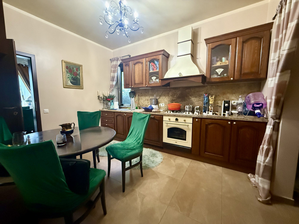 Casa exclusivista cu piscina, la intrare in Dumbravita 6, foxfort.ro
