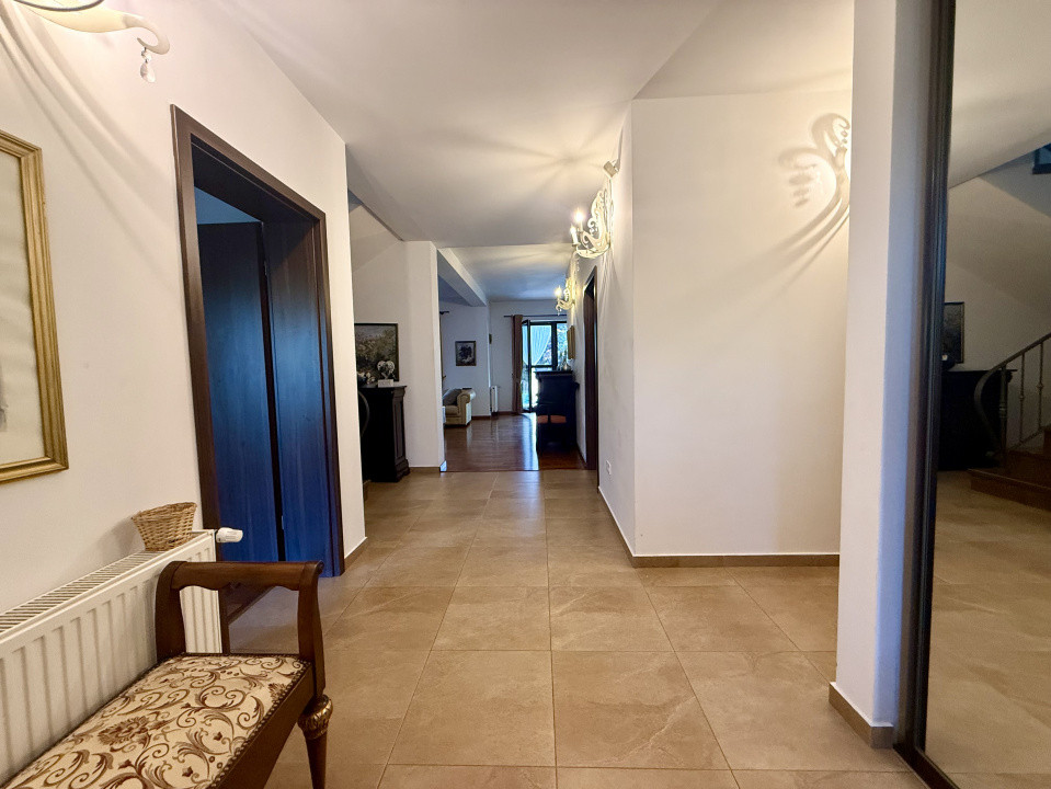 Casa exclusivista cu piscina, la intrare in Dumbravita 8, foxfort.ro