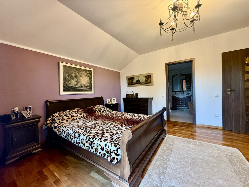 Casa exclusivista cu piscina, la intrare in Dumbravita 14, foxfort.ro