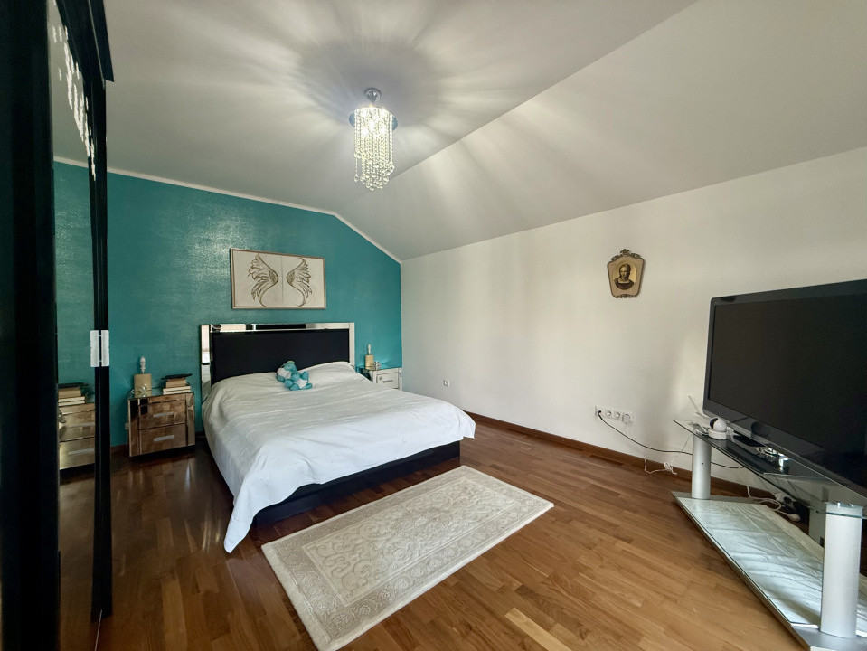 Casa exclusivista cu piscina, la intrare in Dumbravita 17, foxfort.ro