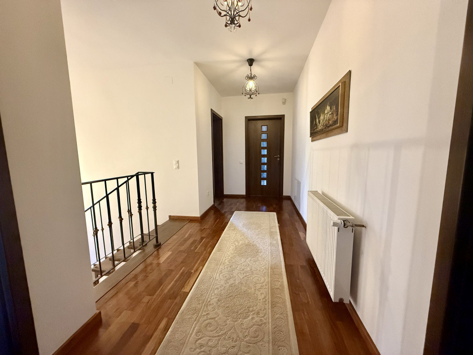 Casa exclusivista cu piscina, la intrare in Dumbravita 18, foxfort.ro