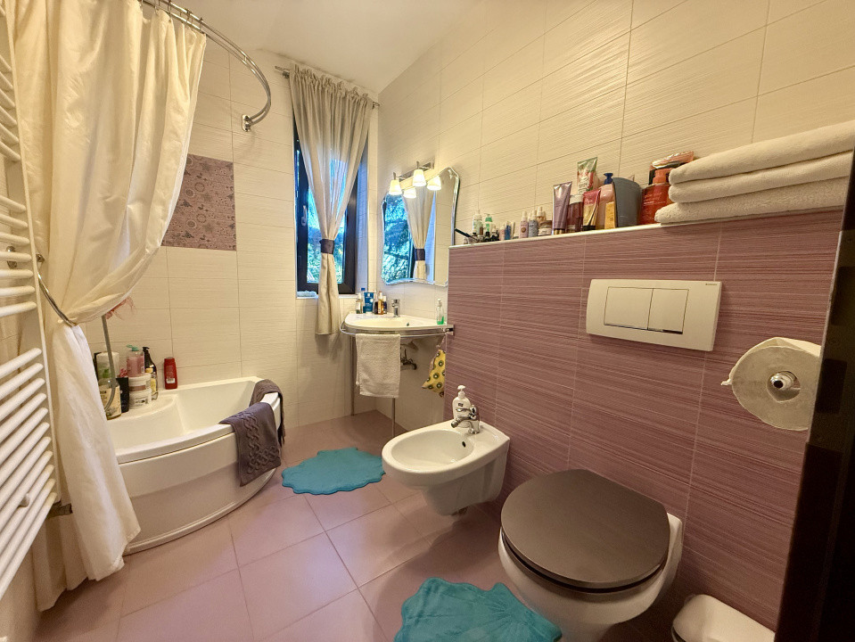 Casa exclusivista cu piscina, la intrare in Dumbravita 19, foxfort.ro