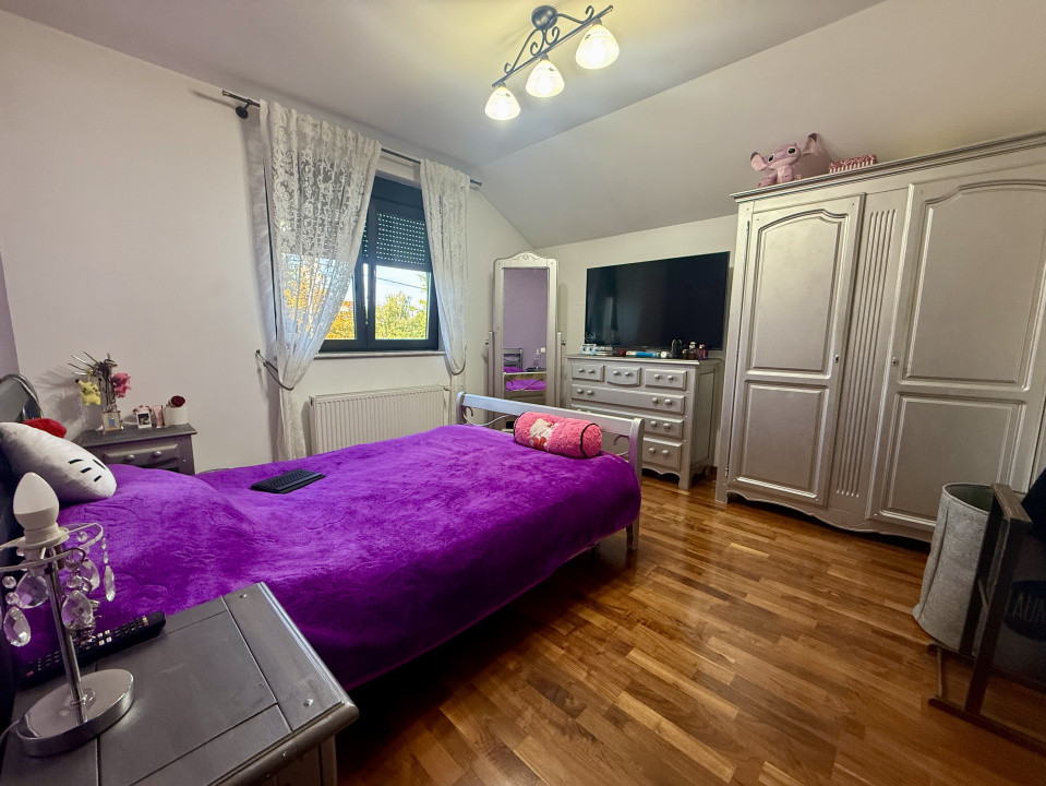 Casa exclusivista cu piscina, la intrare in Dumbravita 20, foxfort.ro