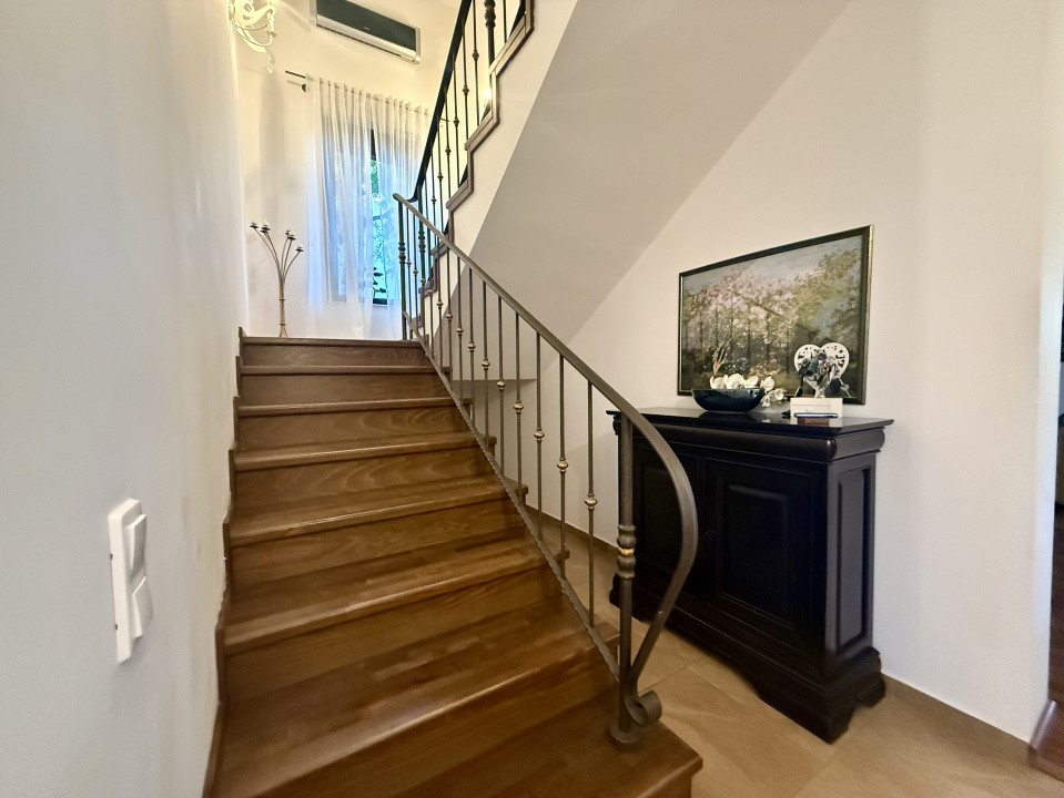 Casa exclusivista cu piscina, la intrare in Dumbravita 21, foxfort.ro