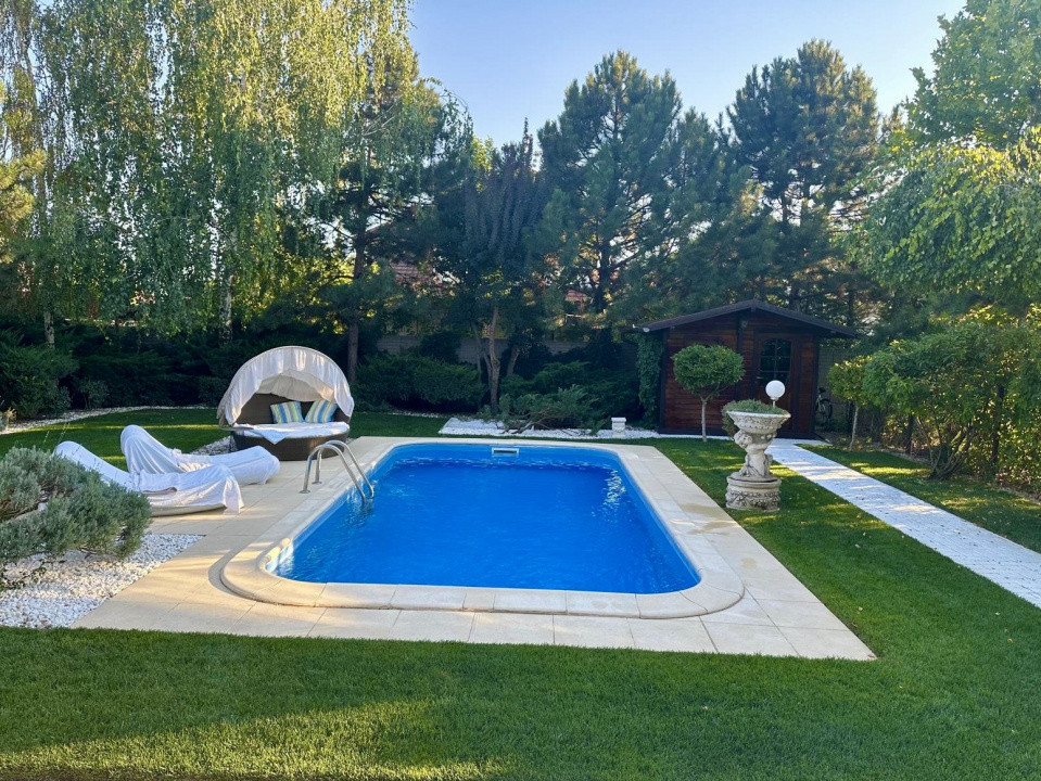 Casa exclusivista cu piscina, la intrare in Dumbravita 25, foxfort.ro