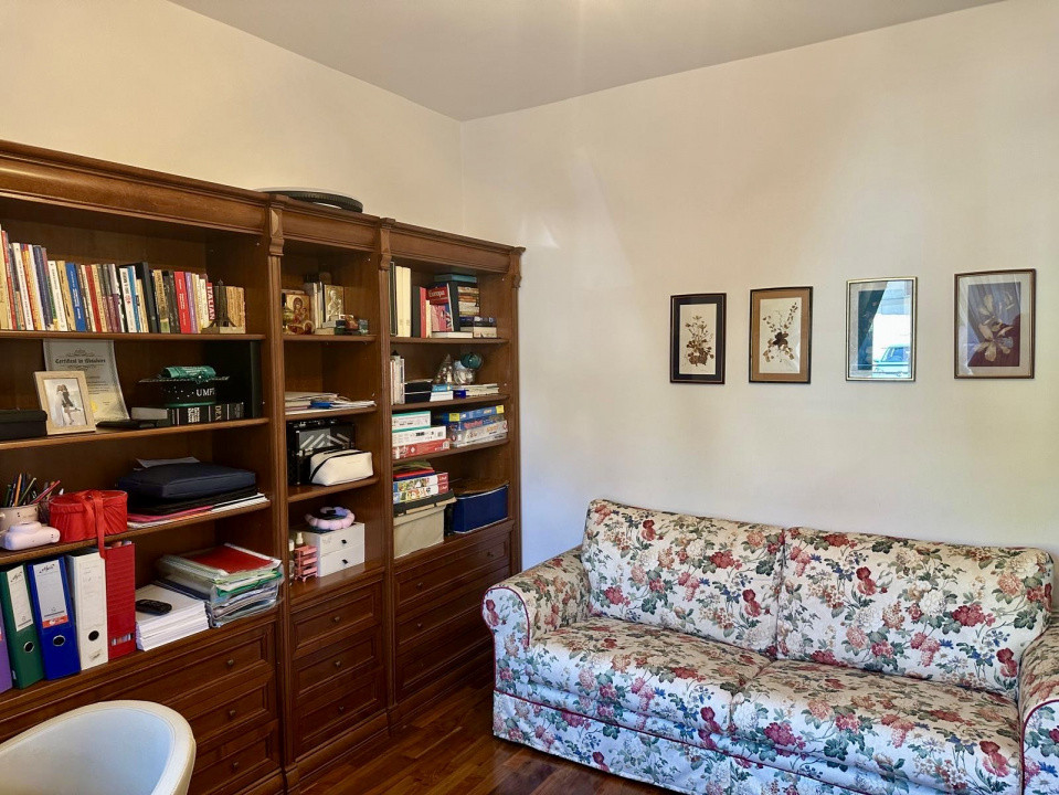 Casa exclusivista cu piscina, la intrare in Dumbravita 11, foxfort.ro