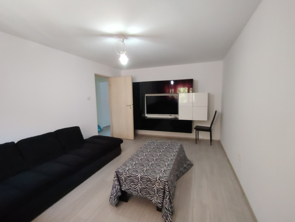 Apartament cu 3 camere, 70 mp de inchiriat, zona Fabric 3, foxfort.ro