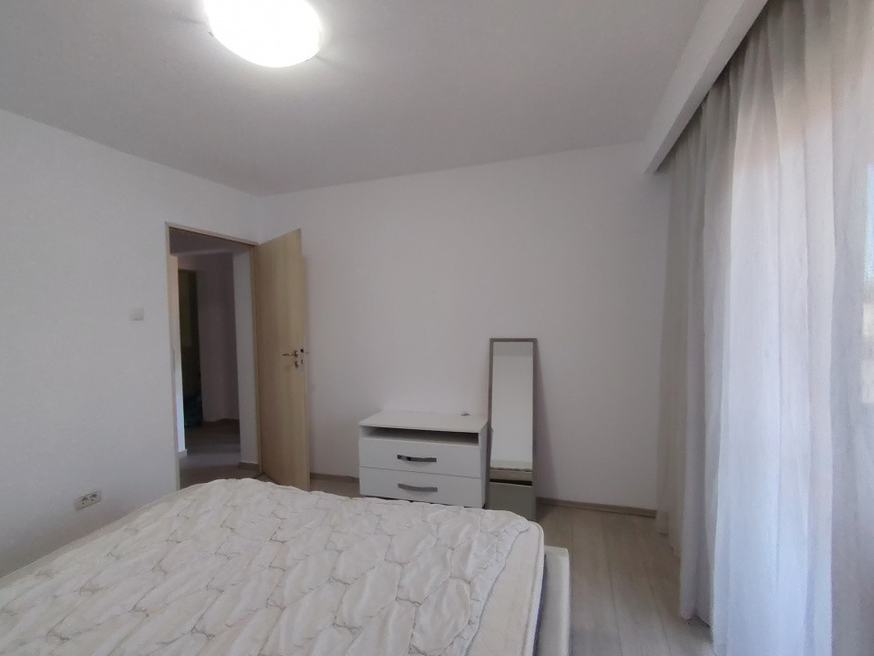 Apartament cu 3 camere, 70 mp de inchiriat, zona Fabric 7, foxfort.ro