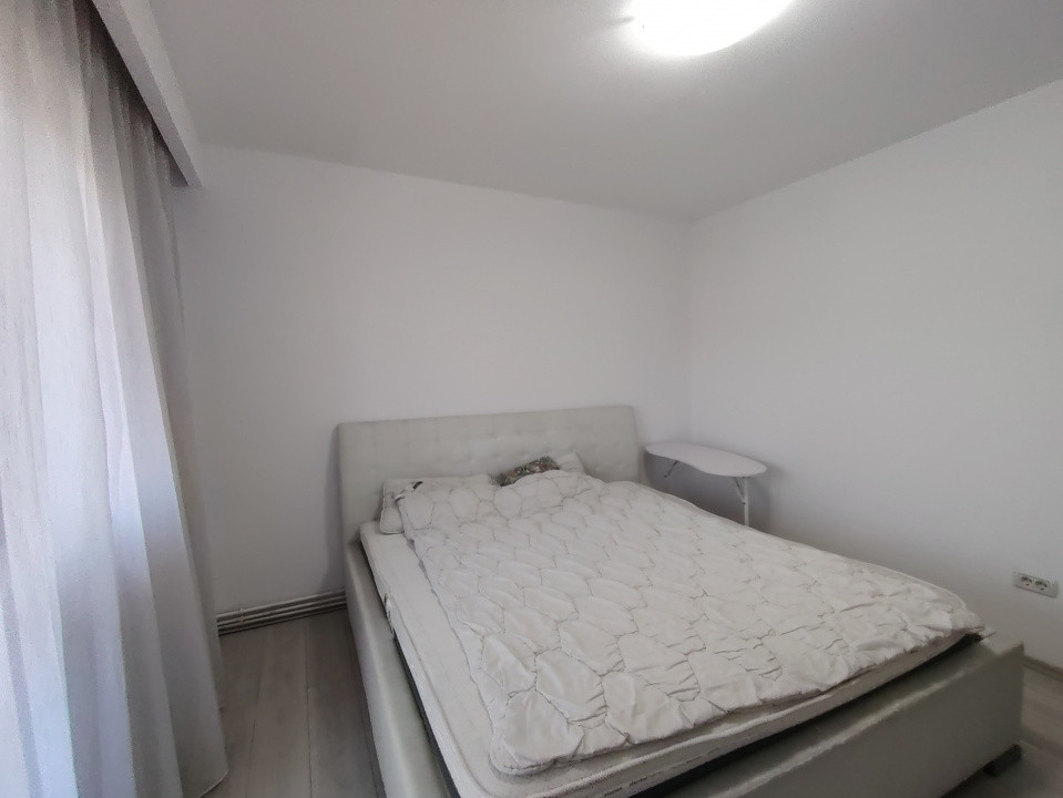 Apartament cu 3 camere, 70 mp de inchiriat, zona Fabric 8, foxfort.ro