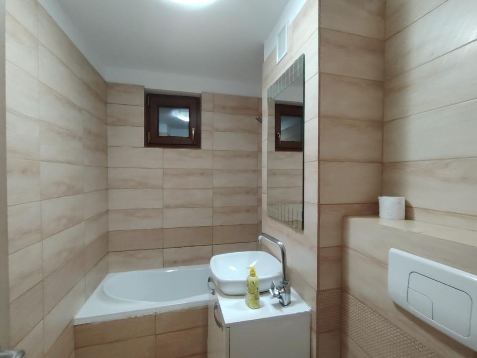 Apartament cu 3 camere, 70 mp de inchiriat, zona Fabric 9, foxfort.ro
