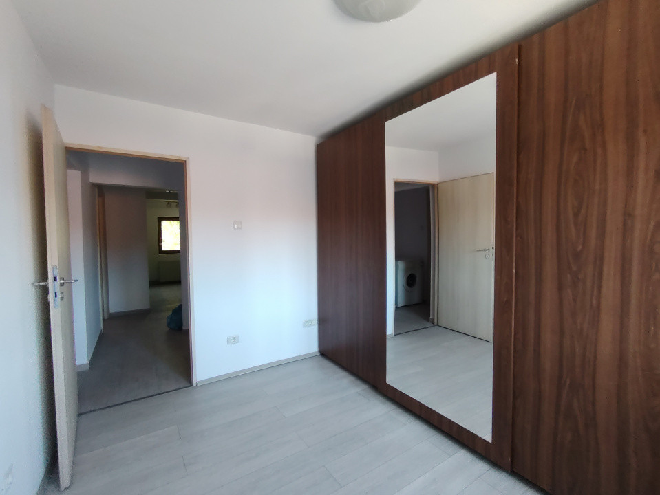 Apartament cu 3 camere, 70 mp de inchiriat, zona Fabric 10, foxfort.ro