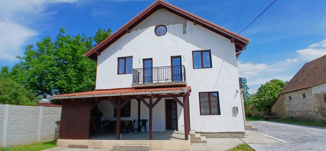 Casa individuala cu 6 camere Parter + 1 Etaj in Comlosu Mare 4, foxfort.ro