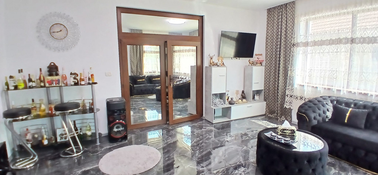 Casa individuala cu 6 camere Parter + 1 Etaj in Comlosu Mare 8, foxfort.ro