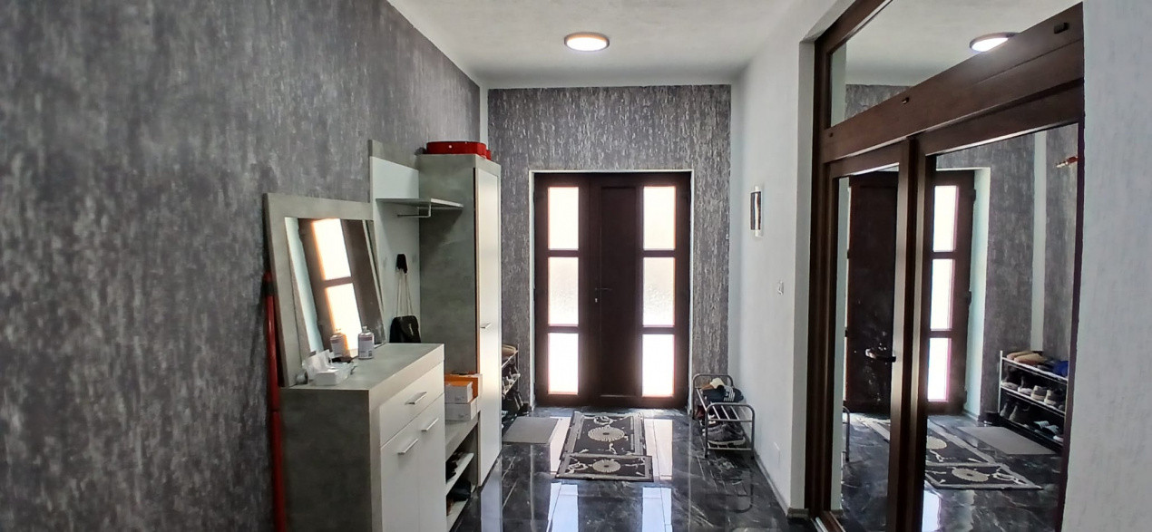 Casa individuala cu 6 camere Parter + 1 Etaj in Comlosu Mare 9, foxfort.ro