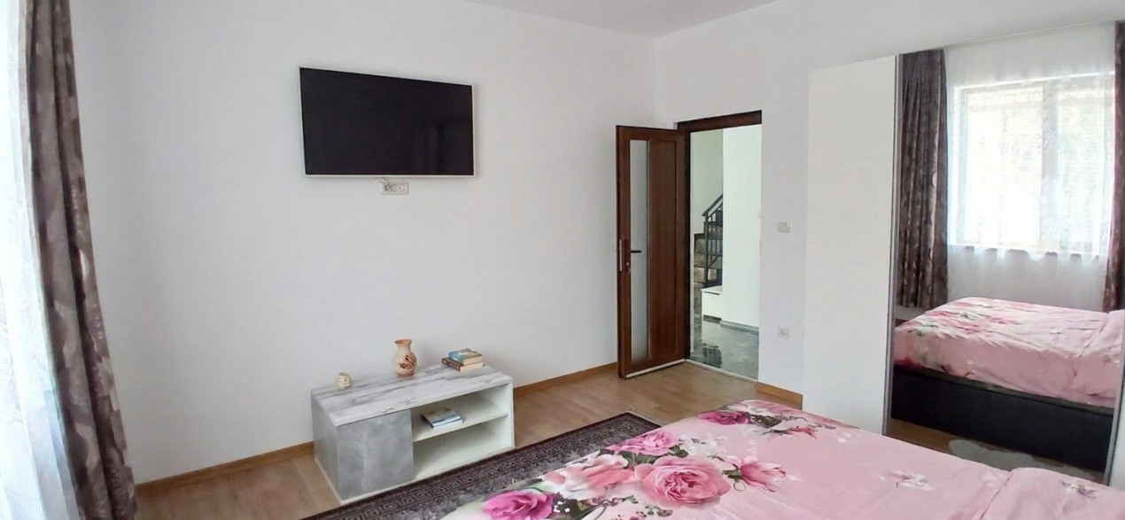 Casa individuala cu 6 camere Parter + 1 Etaj in Comlosu Mare 14, foxfort.ro