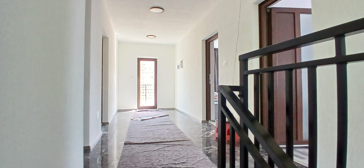 Casa individuala cu 6 camere Parter + 1 Etaj in Comlosu Mare 21, foxfort.ro