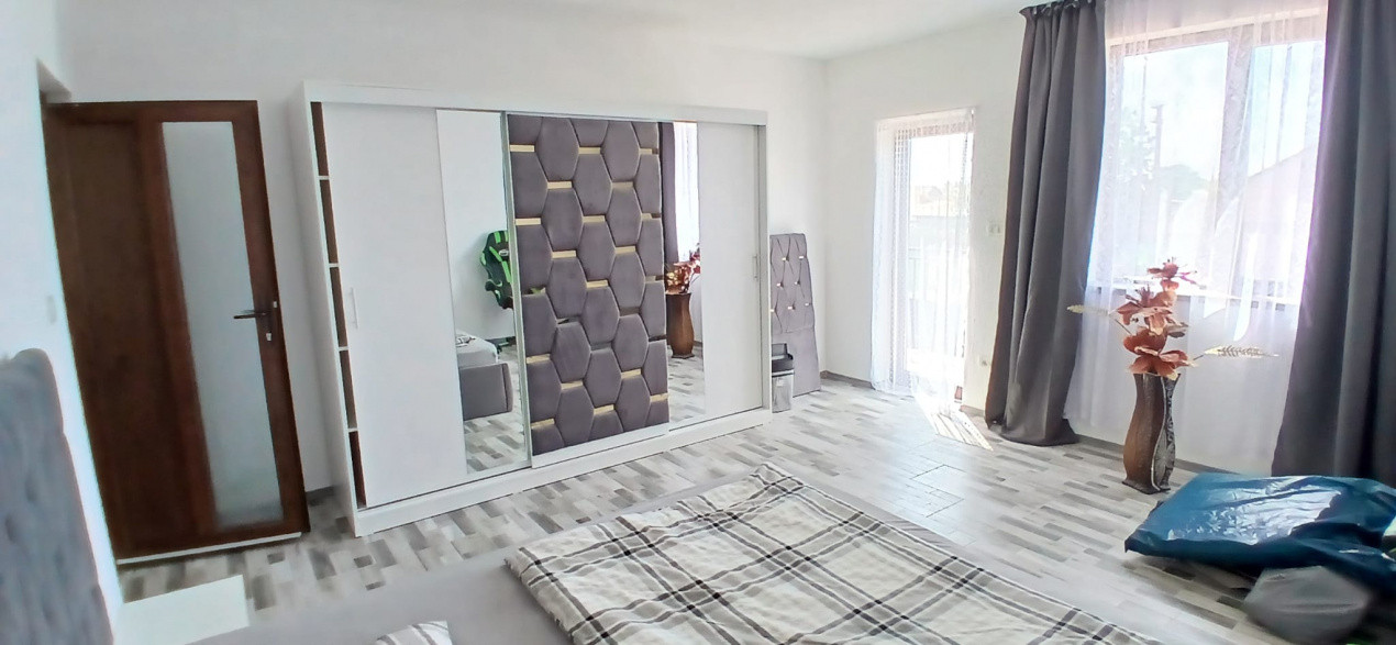 Casa individuala cu 6 camere Parter + 1 Etaj in Comlosu Mare 23, foxfort.ro