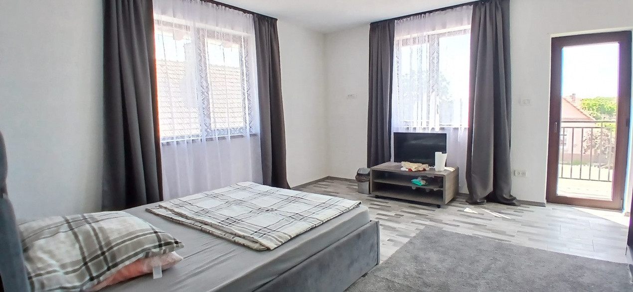 Casa individuala cu 6 camere Parter + 1 Etaj in Comlosu Mare 25, foxfort.ro