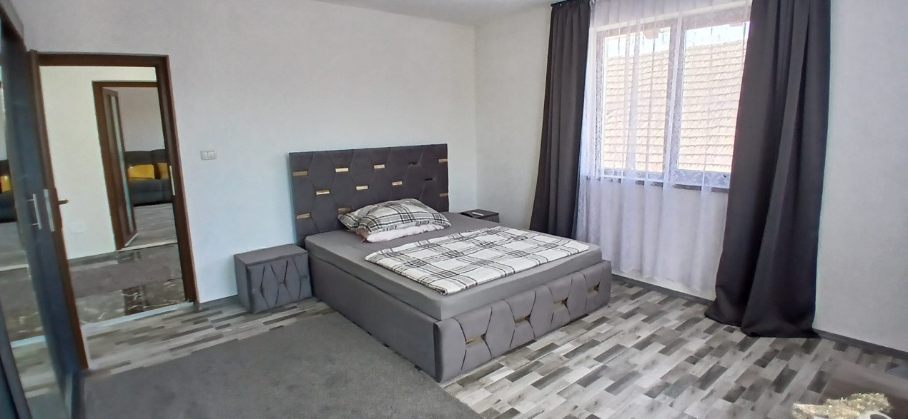Casa individuala cu 6 camere Parter + 1 Etaj in Comlosu Mare 26, foxfort.ro