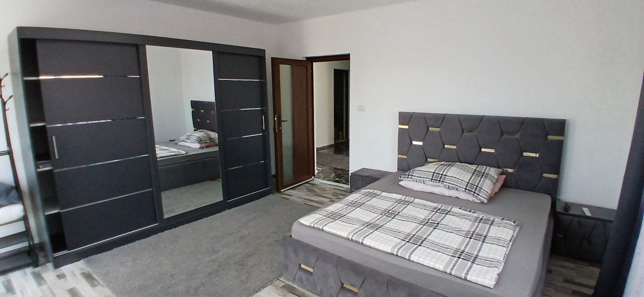 Casa individuala cu 6 camere Parter + 1 Etaj in Comlosu Mare 27, foxfort.ro