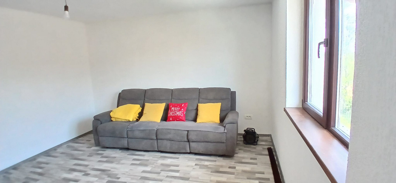 Casa individuala cu 6 camere Parter + 1 Etaj in Comlosu Mare 29, foxfort.ro