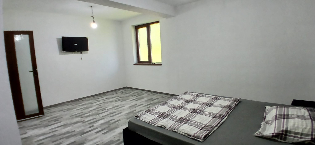 Casa individuala cu 6 camere Parter + 1 Etaj in Comlosu Mare 33, foxfort.ro