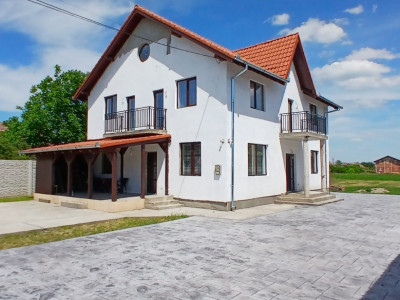 Casa individuala cu 6 camere Parter + 1 Etaj in Comlosu Mare imagine mica 2, foxfort.ro