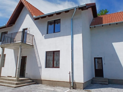 Casa individuala cu 6 camere Parter + 1 Etaj in Comlosu Mare imagine mica 3, foxfort.ro