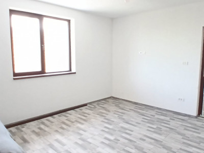 Casa individuala cu 6 camere Parter + 1 Etaj in Comlosu Mare imagine mica 30, foxfort.ro