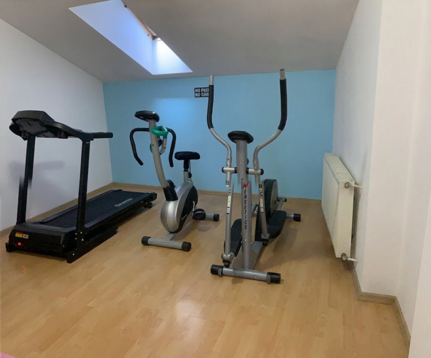 Casa individuala cu 6 camere de vanzare in zona Dambovita 11, foxfort.ro