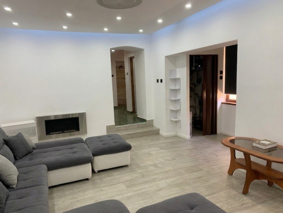 Casa individuala cu 6 camere de vanzare in zona Dambovita 2, foxfort.ro
