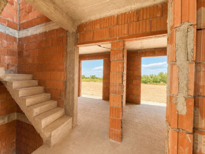 Duplex nou, 2 apartamente la rosu cu 10 camere total, zona Aradul Nou imagine mica 16, foxfort.ro