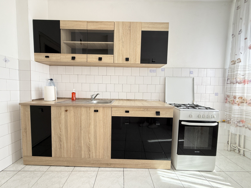 Apartament cu 2 camere de vanzare in zona Circumvalatiunii 3, foxfort.ro