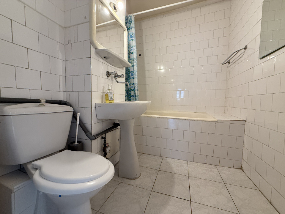 Apartament cu 2 camere de vanzare in zona Circumvalatiunii 6, foxfort.ro
