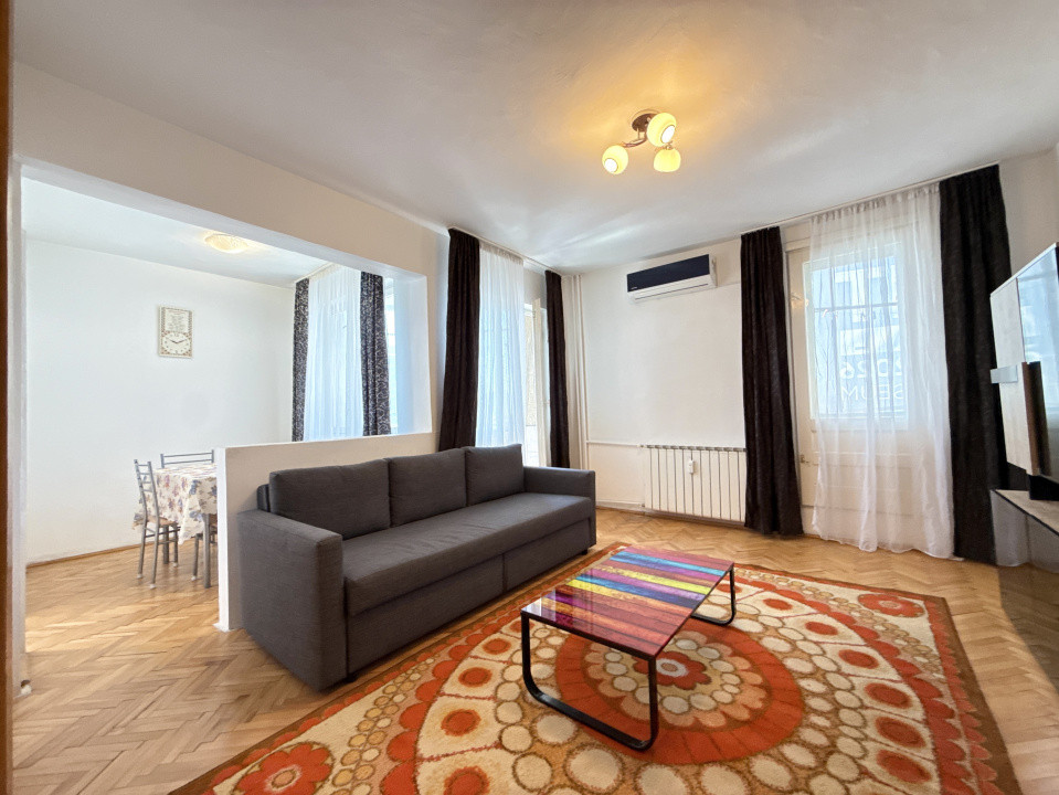 Apartament cu 2 camere de vanzare in zona Circumvalatiunii 11, foxfort.ro