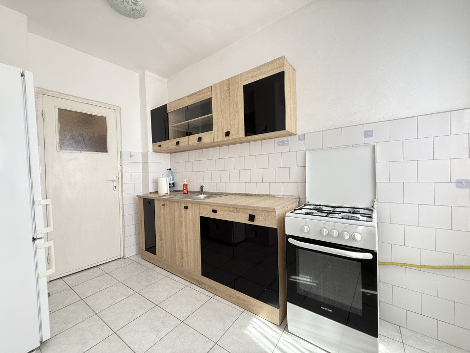 Apartament cu 2 camere de vanzare in zona Circumvalatiunii 15, foxfort.ro