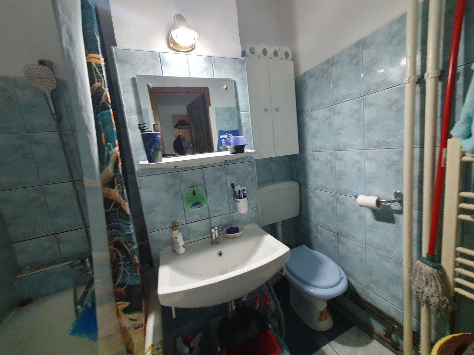 Apartament 4 camere, etaj 1, centrala proprie, zona Dacia 6, foxfort.ro