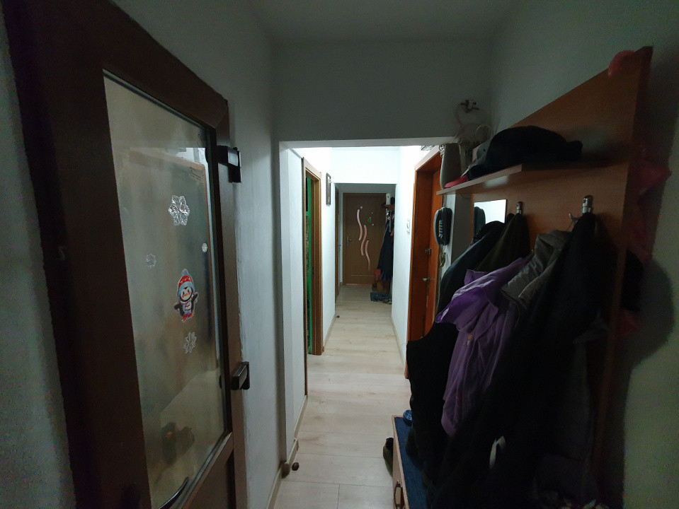 Apartament 4 camere, etaj 1, centrala proprie, zona Dacia 7, foxfort.ro