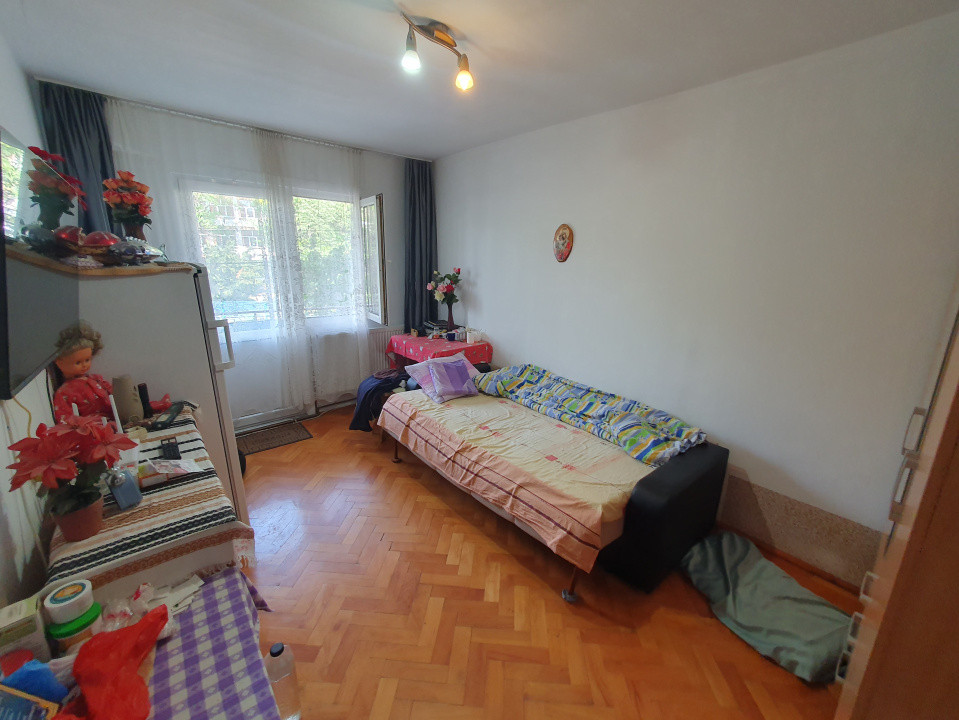 Apartament 4 camere, etaj 1, centrala proprie, zona Dacia 10, foxfort.ro