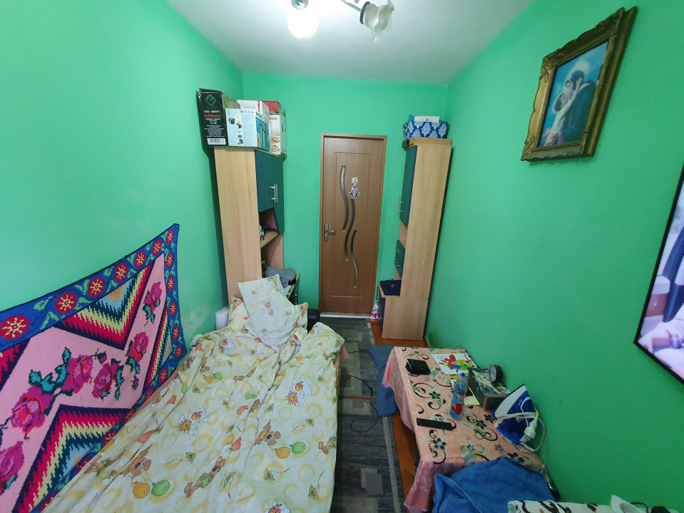 Apartament 4 camere, etaj 1, centrala proprie, zona Dacia 13, foxfort.ro