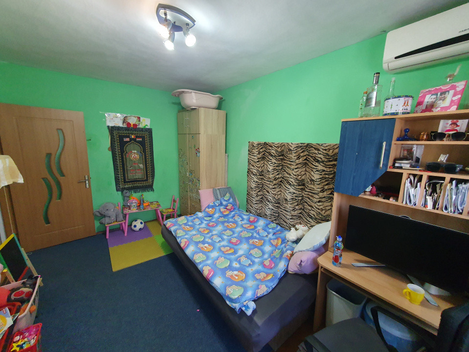 Apartament 4 camere, etaj 1, centrala proprie, zona Dacia 17, foxfort.ro