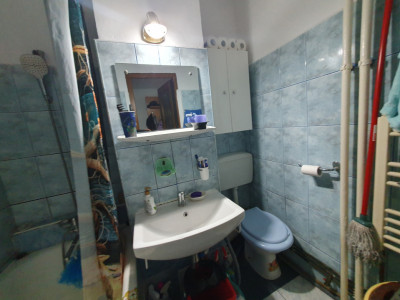 Apartament 4 camere, etaj 1, centrala proprie, zona Dacia imagine mica 6, foxfort.ro